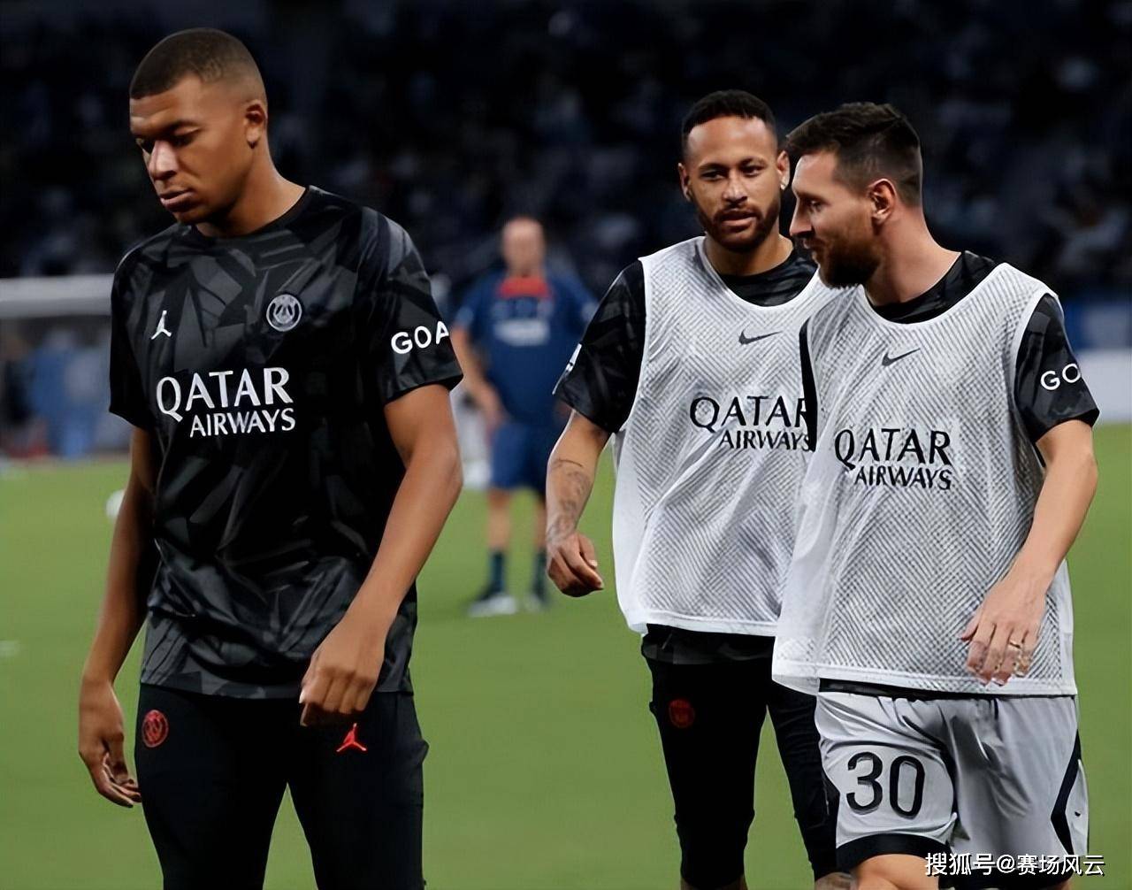 包含南特训练开放日,冲刺阶段官宣签约引观众欢呼,世俱杯在即,球探报告显示潜力的词条 包含南特训练开放日,冲刺阶段官宣签约引观众欢呼,世俱杯在即,球探报告显示潜力的词条