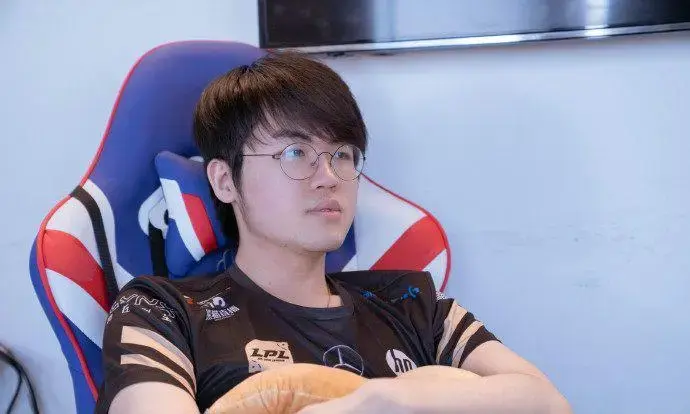 包含Rookie巅峰对决,Karsa与50激战MAD分钟,挺进下一轮胜负难料!的词条 包含Rookie巅峰对决,Karsa与50激战MAD分钟,挺进下一轮胜负难料!的词条