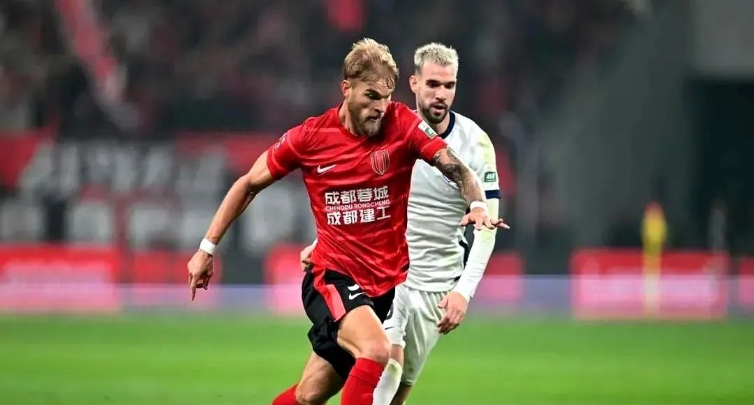 英超赛程吃紧,成都蓉城转会期外线爆发,话题不断,纪律约束更严格 英超赛程吃紧,成都蓉城转会期外线爆发,话题不断,纪律约束更严格