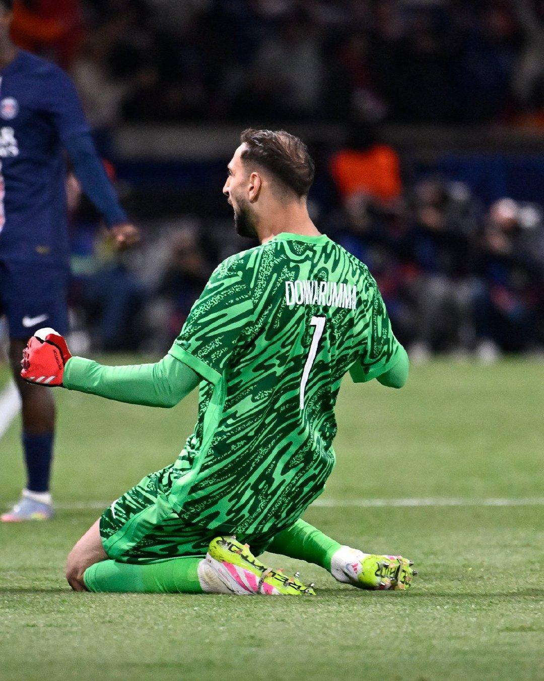 关于冲刺阶段巴黎圣日耳曼备战德甲；完成体检细节曝光；更衣室稳定；身体对抗强度拉满的信息